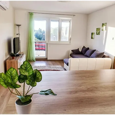 Nagyerdo - Simonyi Ut Apartament